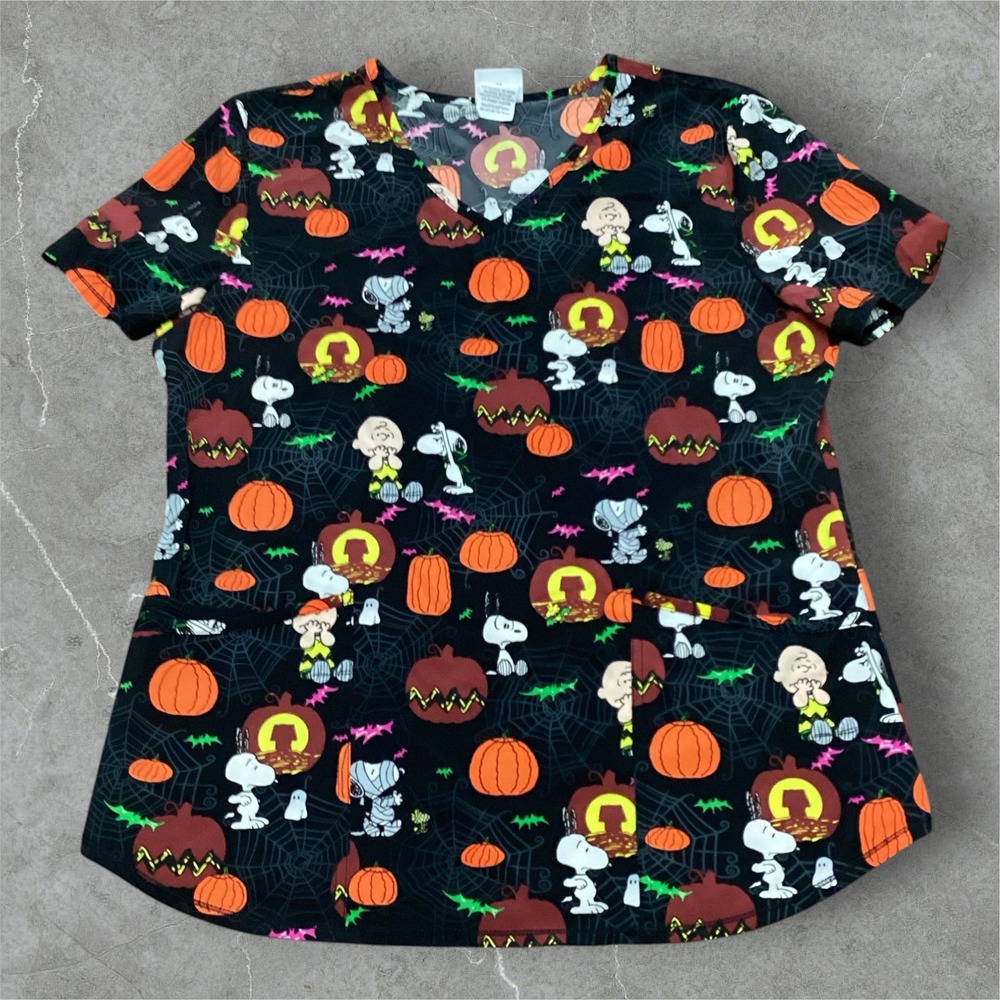 Peanuts Snoopy Charlie Brown Halloween Scrub Top Black V-Neck Medium